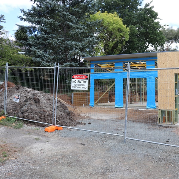 do you deliver and install temporary fencing and what's the cost for these services in Ringwood IL